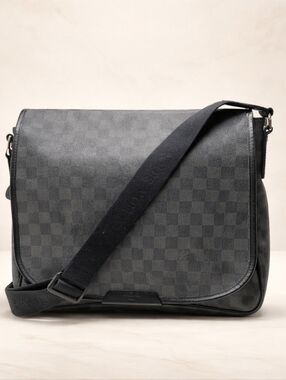 Authentic Louis Vuitton Daniel MM Damier Graphite Crossbody Bag